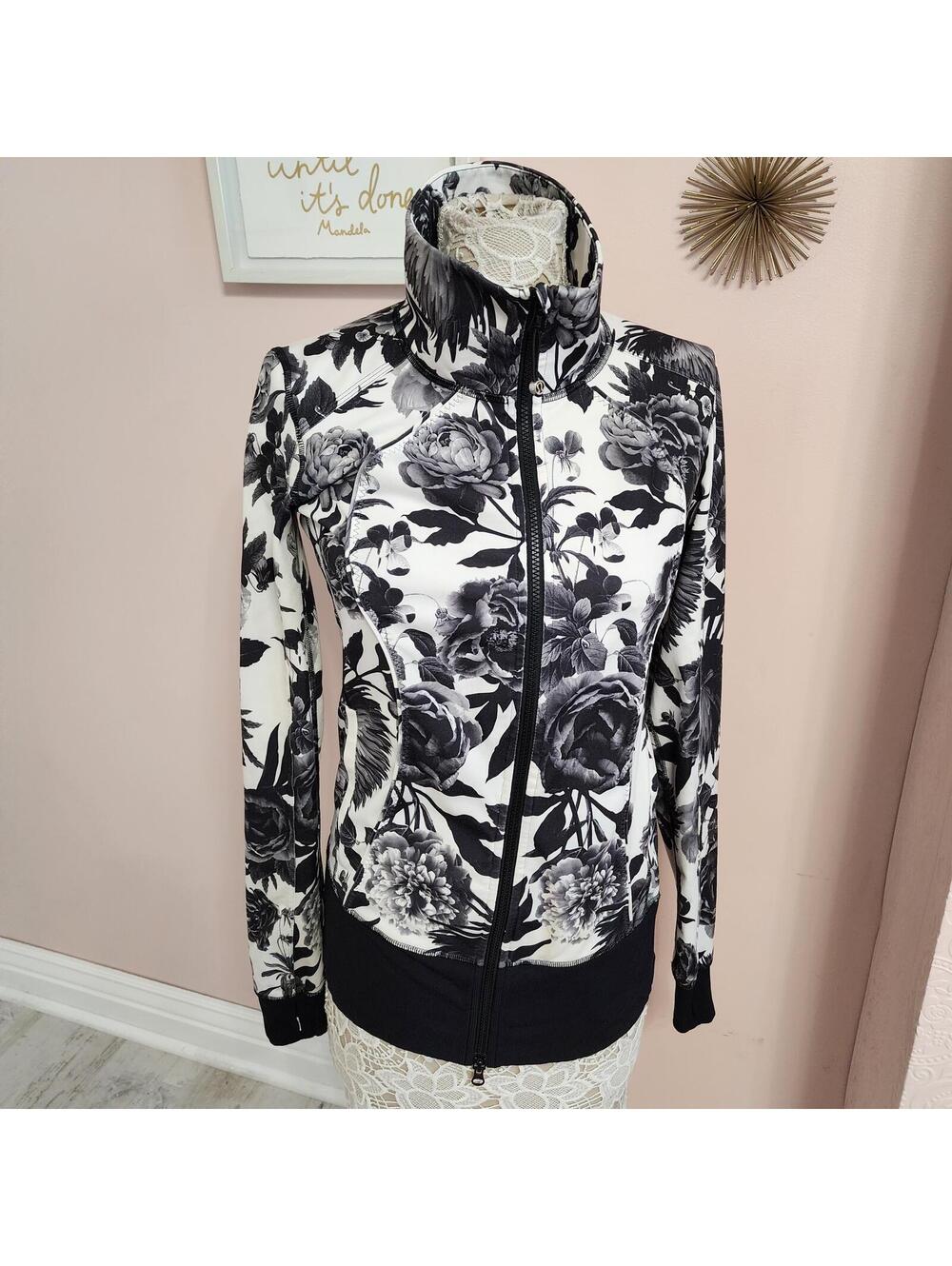 Lululemon Brisk Bloom Calm & Cozy Jacket Floral Black White Size 8 EUC